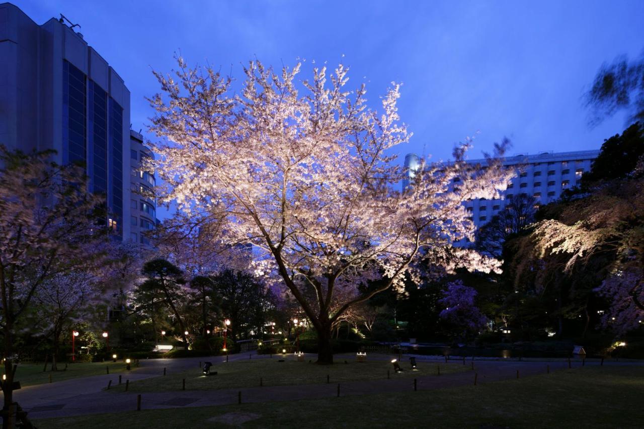 Grand Prince Hotel Takanawa Tokio Exterior foto Illuminated cherry trees at night